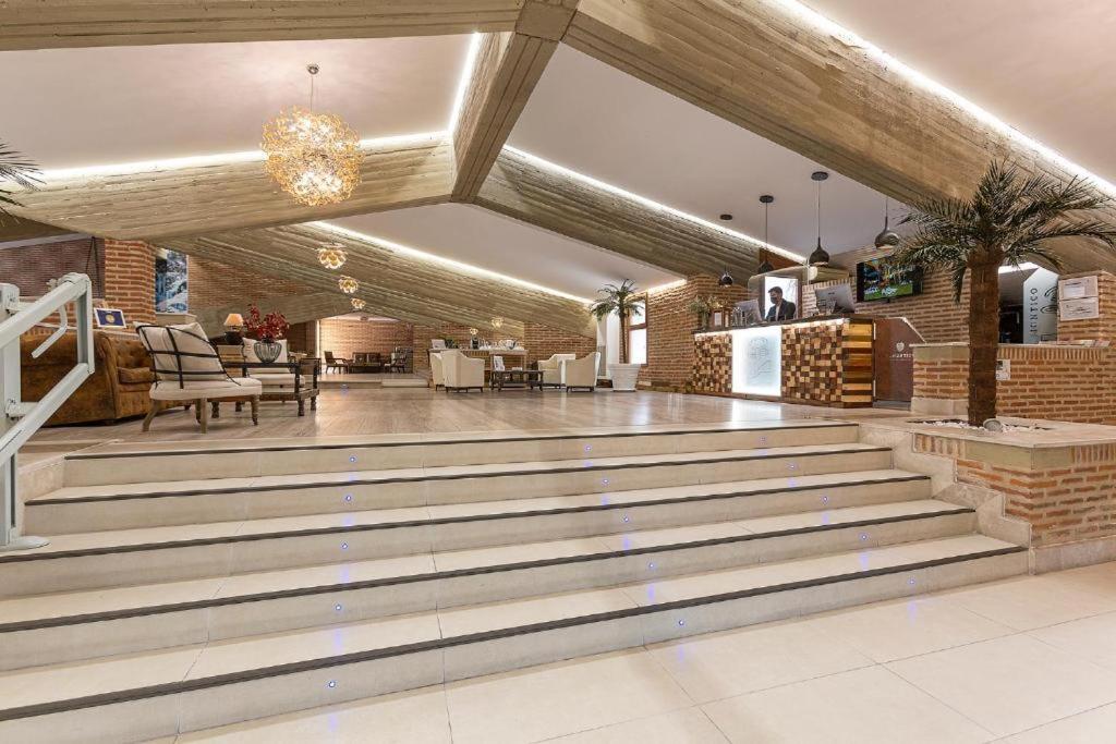 Hotel Restaurante El Montico ทอร์เดซียัส ภายนอก รูปภาพ