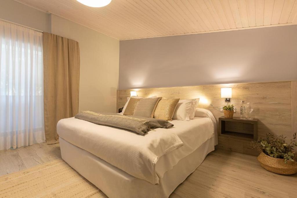 Hotel Restaurante El Montico ทอร์เดซียัส ภายนอก รูปภาพ