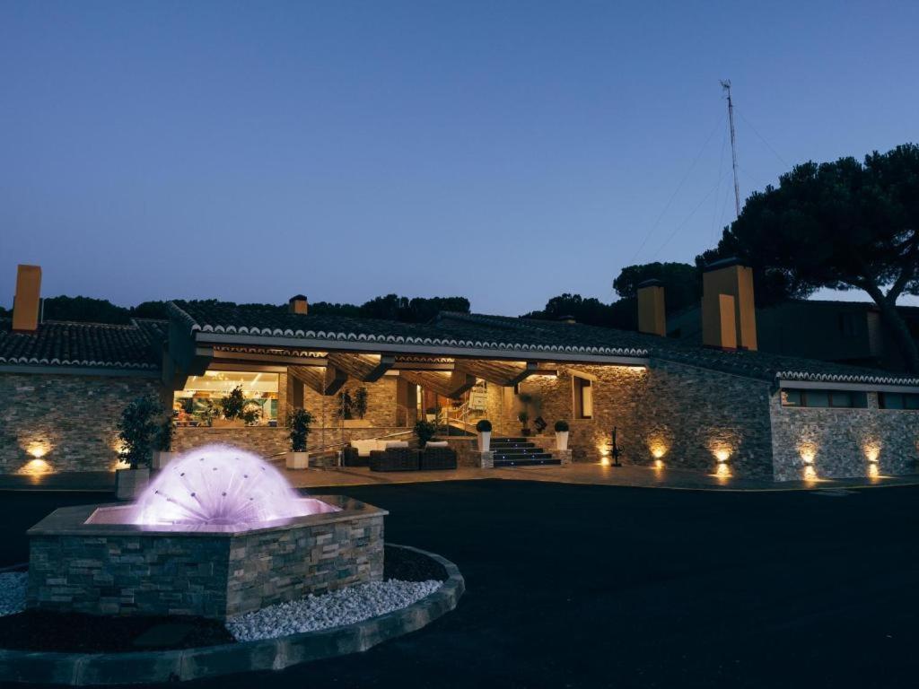 Hotel Restaurante El Montico ทอร์เดซียัส ภายนอก รูปภาพ