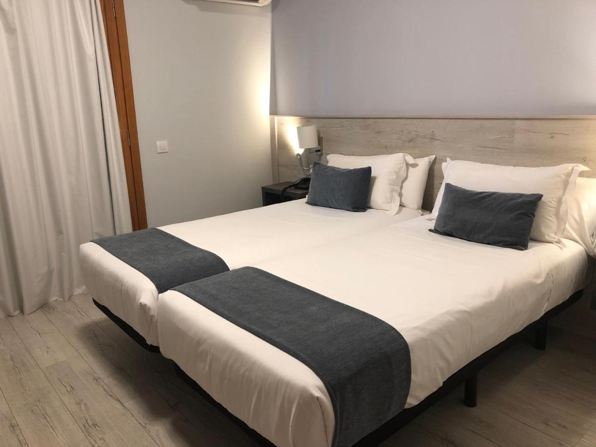 Hotel Restaurante El Montico ทอร์เดซียัส ภายนอก รูปภาพ