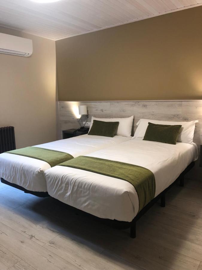 Hotel Restaurante El Montico ทอร์เดซียัส ภายนอก รูปภาพ