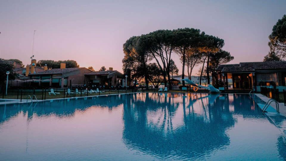 Hotel Restaurante El Montico ทอร์เดซียัส ภายนอก รูปภาพ
